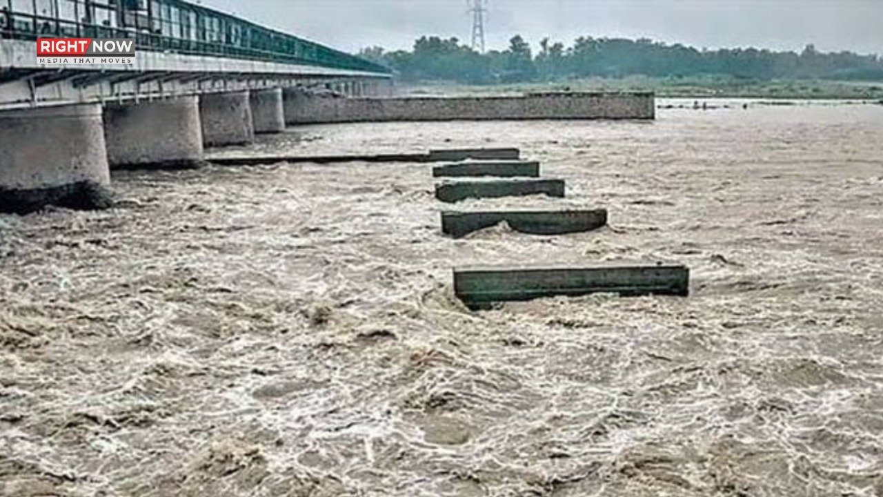 دریائے چناب میں سیلابی صورتحال، تریموں ہیڈ پر پانی کی سطح بلند، چنیوٹ میں نقصانات