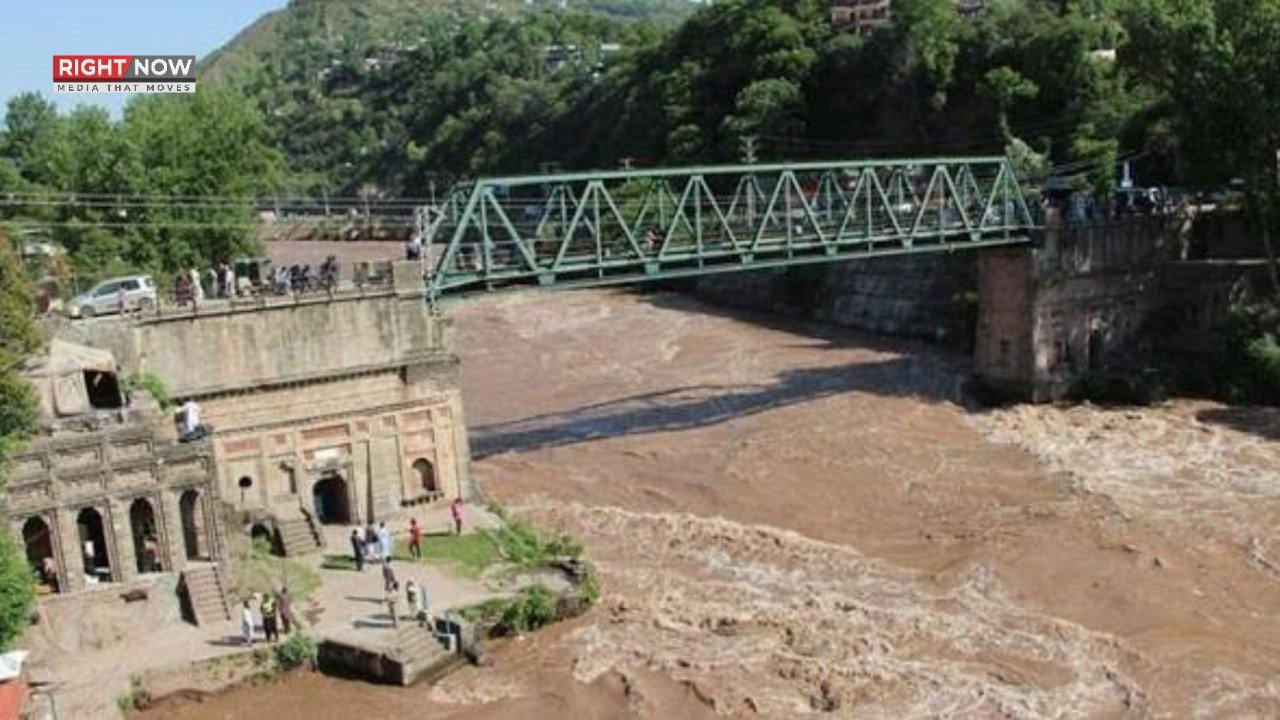 ڈیرہ غازی خان میں بارشوں کے بعد ندی نالے بپھر گئے، لوگ نقل مکانی پر مجبور