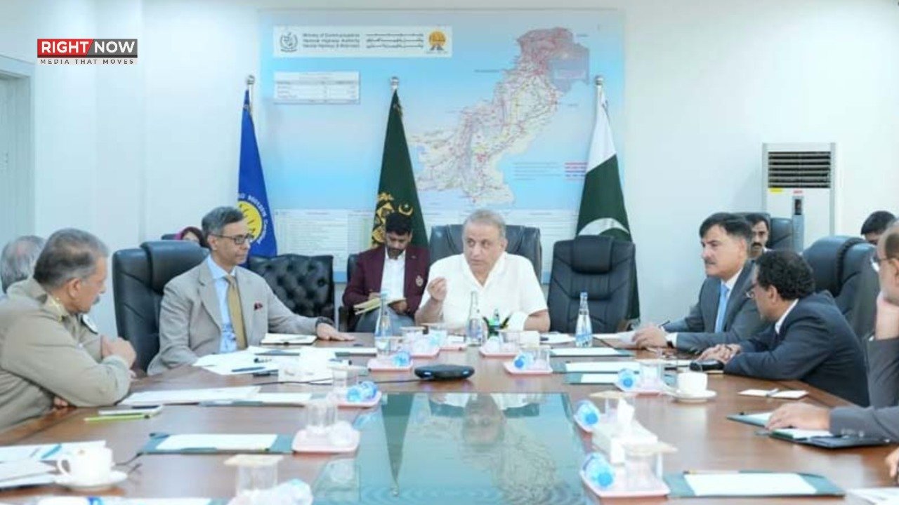 کراچی پورٹ سے گاڑیوں کے ایکسل لوڈ کی سخت نگرانی کا حکم، وفاقی وزیر کا اجلاس