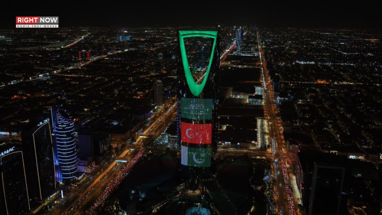 سعودی عرب میں مکہ معاہدہ کی خوشی میں قومی پرچموں کی روشنی