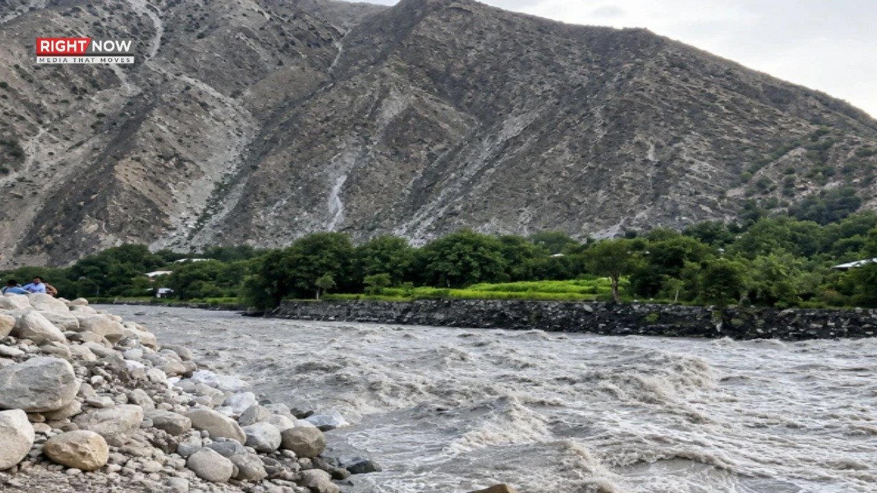 چترال میں سیلابی صورتحال بدستور تشویشناک، دریائے چترال کا بہاؤ متاثر