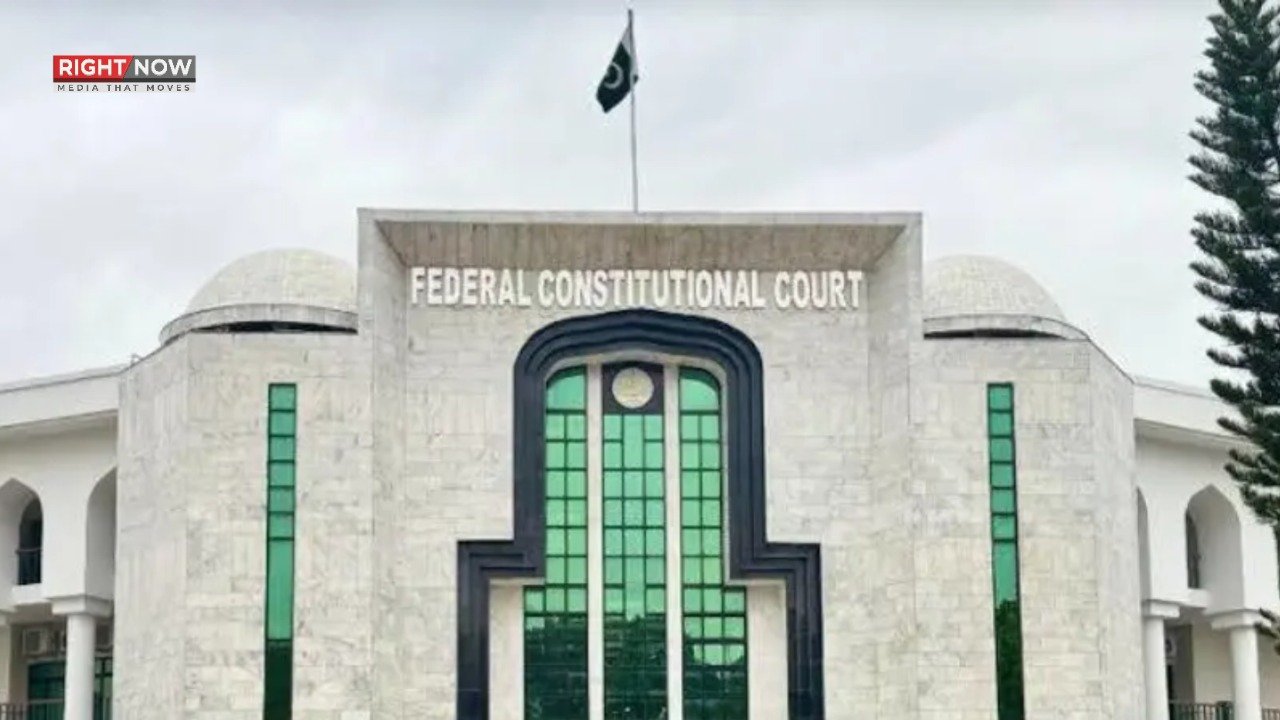 اڈیالہ جیل کے قیدیوں کی طبی سہولیات کیلئے آئینی عدالت سے رجوع، عمران خان کے ساتھ برابری کا مطالبہ