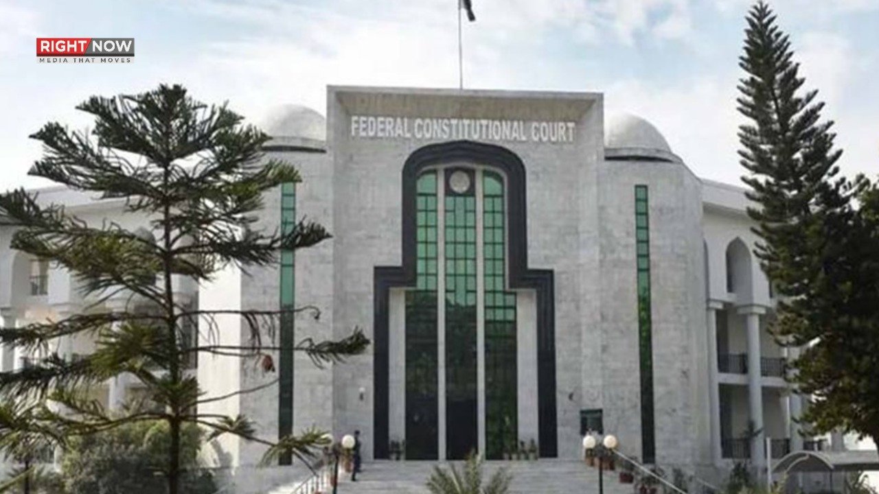 آئینی عدالت کا بانی پی ٹی آئی کا کیس سپریم کورٹ سے منتقل کرنے کا حکم، درخواستوں کی باضابطہ سماعت کا اعلان