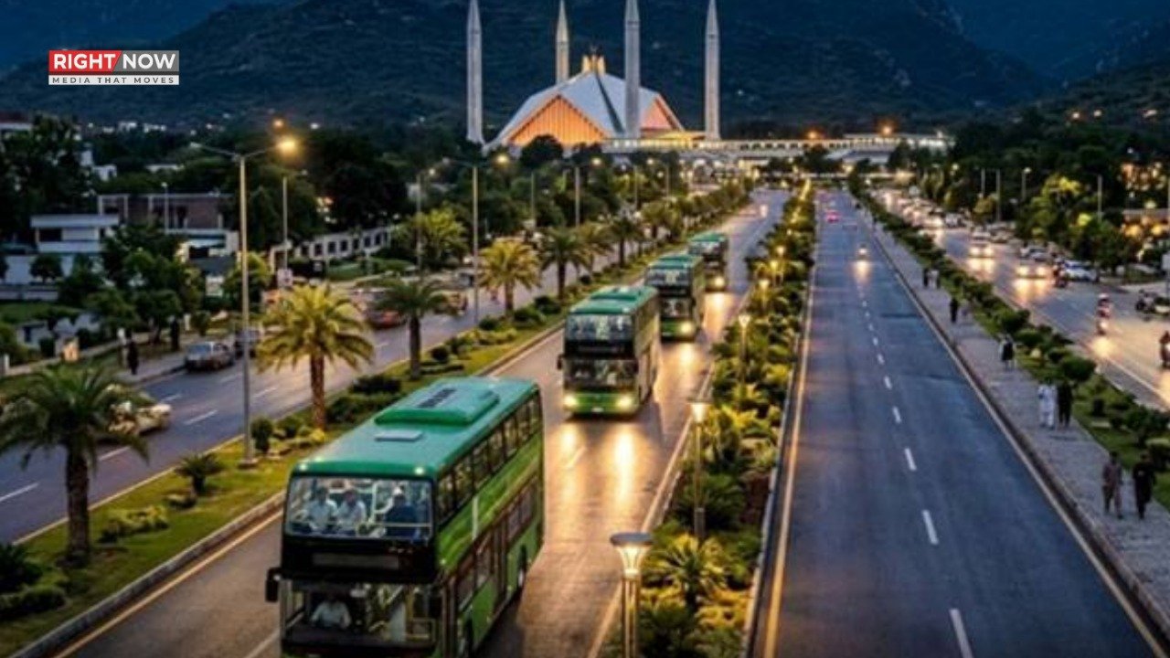 اسلام آباد میں الیکٹرک ڈبل ڈیکر بسوں کا آغاز، سیاحوں اور شہریوں کے لیے نئی سہولت